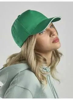 100% cotone. Cappellino 5 pannelli, chiusura con velcro a strappo, taglia unica.