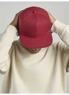 100% Poliestere twill riciclato. Cappello a 6 pannelli in poliestere riciclato, con occhielli ricamati, visiera piatta,  chiusura con cinturino in pvc, etichetta removibile, taglia unica (disponibile anche taglia da bambino - ATKSBS).