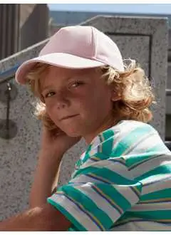 100% coton sergé biologique. Casquette à 5 panneaux, panneaux frontaux structurés, visière préformée, œillets de ventilation. Bouton sans risque pour les enfants, fermeture ajustable snapback. Étiquette détachable TearAway, facile à ré-étiqueter. Coton organique certifié OCS par Control Union CU811033.
