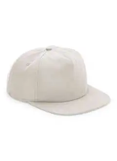 100% Algodón Orgánico. Contiene 100% algodón de cultivo orgánico, certificado OCS, diseño de 5 paneles de perfil alto, corona suave y desestructurada, visera plana, correa de tejido con hebilla deslizante, etiqueta removible para cambiar la marca más fácilmente.