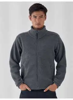 100% poliestere. Pile con 2 tasche, zip intera, anti-pilling. Struttura con cuciture laterali.