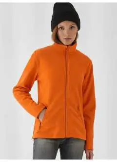 100% poliestere, anti-pilling micro-fleece. Pile con zip intera tono su tono e due tasche laterali. Struttura con cuciture laterali.