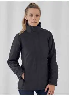 100% poliéster Oxford. Parka con interior 100% poliéster tafeta. Guateado, cuello interior en poliéster antipilling micropile. Estilo muy actual, femenino, 1 bolsillo interior, 2 laterales, capucha oculta, puños ajustables con velcro.