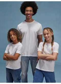 100% coton. T-shirt enfant à manches courtes, col rond tubulaire, en coton pré-rétréci et peigné, doux, confortable, sans étiquette au niveau du col, avec une surface d'impression de qualité supérieure. Col. SG620 : 85% cot. 15% vis.