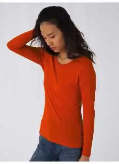 100% algodón ring spun, peinado y orgánico o in-conversión orgánica. Camiseta de manga larga, con un ajuste perfecto y un tacto muy suave. Col. SG620: 90% cot. 10% visc.