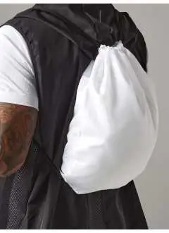 100% Polyester 210D. Sac de sport, étiquette amovible, dimensions: 34x45cm. Capacité: 11 litres. Pour labroderie: cadre circulaire de 18cm. Surface imprimable: 26x29cm maxi.