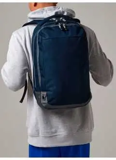 100% Combinaison de Polyester 600D/420D. Sac à dos imperméable, ouverture zippée large, poche frontale avec organiseur, pochette interne plaquée , poche extérieure pour bouteilles. Porte-écouteurs sans fil, boucle d'attache, oeillets de ventilation en métal. Dos matelassé respirant, bretelles ergonomiques, poignée matelassée. Étiquette détachable TearAway.
Cm 30x50x18, 23 litres. Surface d'impression cm 20x30.