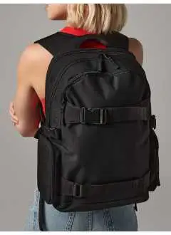 100% Poliéster 600D. Mochila con etiqueta desmontable TearAway, compatible con pantallas hasta 17