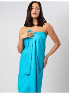 100% polyester. Tissu doux et lisse. Serviette en microfibre très absorbante, idéale pour le sport, les loisirs et les voyages. 
Les couleurs se terminant par X mesurent 100x150 et sont composées de 90% de polyester et de 10% de nylon.