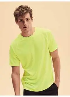100% poliestere. T-shirt maniche corte raglan, traspirante e ad asciugatura rapida, struttura con cuciture laterali, etichetta stampata sul collo.