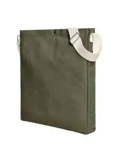 100% cotone. Shopper con spazioso scomparto principale, ideale per cataloghi e documenti A4, richiudibile con clip, tracolla regolabile in cotone. Dimensioni: 32 x 38 x 5 cm, area di stampa 24 x 29 cm.