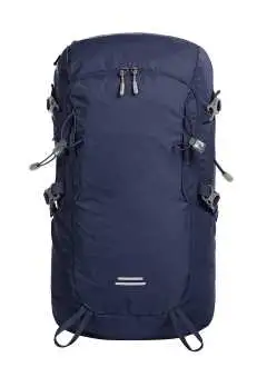 100% RPET 150D/600D Ripstop. Zaino leggero e funzionale, schienale imbottito con sistema a nido d'ape, regolabile in altezza. Cinturino al torace regolabile, cinturino addominale con tasche, scomparto principale con zip bidirezionale e tasca a inserto piatta, uscita posteriore per cuffie, diverse tasche fascia con cinghia Molle sulla tasca anteriore, stampa riflettente decorativa. Fissaggi per bastoni da trekking, tasca sul fondo con copertura antipioggia, manico.