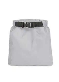 100% Poliestere 210D Ripstop. Sacca impermeabile drybag con chiusura arrotolabile wrap-around e cuciture saldate, per proteggere da sporco, polvere e umidità.