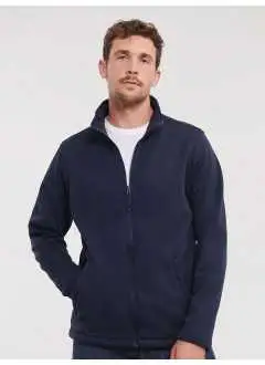100% poliéster recubierto en DuPont,Teflón DWR(Durable WaterResistance). Tejido de doble capa muy transpirable, resistente al viento y agua. Dos bolsillos con cremallera, interior en micropolar.