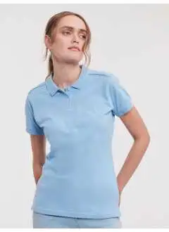 95% cotone, 5% lycra. Polo a maniche corte set-in, morbida al tatto, 4  bottoni a contrasto, colletto con risvolto sottile, maniche con costine, struttura con cuciture e spacchetti laterali, leggermente sfiancata. Light oxford: 88% cot. 7% vis. (White: 205 g/m²).