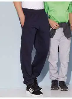 80% cotone, 20% poliestere. Pantaloni jogging in tessuto indeformabile, Ampia cintura elastica. Cordino interno, Fascia elastica sul fondo, 2 tasche laterali, Tessuto 3 fili. Interno felpato, lavabile a 60°C. Tessuto esterno: 80% cotone, 20% poliestere, Cotone/Fibra sintetica, Sport