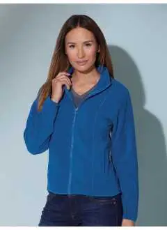 100% polyester. Veste micropolaire, Tissu extérieur (280 g/m²). Entretien facile avec traitement anti-boulochage, Porté très confortable, Coupe près du corps et cintrée, 2 poches latérales, Col, emmanchures et bas élastiques