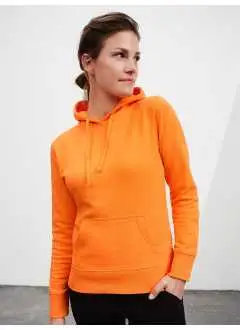 80% cotone, 20% poliestere. Giacca classica con cappuccio in felpa, Cappuccio doppiato con cordino, Doppie cuciture maggiore resistenza, Girovita in elastan, necktape, Tasca a marsupio, Tessuto felpa a tre fili, Interno felpato, lavabile a 60° C, Tessuto esterno (300 g/m²). Slimfit