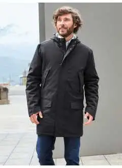 96% polyester recyclé 4% élasthanne. Tissu extérieur: 96% polyester recyclé 4% élasthanne. Tissu intérieur: 100% polyester recyclé. Rembourrage: 100% polyester. Parka rembourré avec capuche, tissu extérieur coupe-vent et résistant à l'eau (5.000mm colonne d'eau), respirant et perméable au vapeur d'eau (2,000 g/m²/24 h), rembourrage DuPont™ Sorona®. Capuche rembourrée ajustable, ourlet avec cordon ajustable à la taille, zip double curseur caché, patte de boutonnage avec boutons-pression, 6 poches frontales, 2 poches zippées, une poche interne zippée, poignets élastiques cachées, zip de décoration à l'arrière.