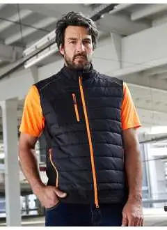 100% poliestere riciclato. Rivestimento: 100% pol. ric. Imbottitura: 100% pol. Gilet softshell due strati, idrorepellente e antimacchia grazie al BIONIC FINISH ECO, imbottitura Warming DuPont Sorona, colletto alto, tasche laterali e sul petto con zip, 1 tasca interna, dettagli riflettenti. Zip YKK.