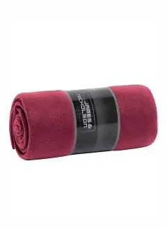 100% Poliestere. Coperta in pile con bordi arricciati, anti-pilling di facile manutenzione. Misura: 130 x 170 cm.