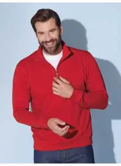 100% coton. Sweat-shirt col droit 1/4 de zip. Tissu extérieur (300 g/m²). Intérieur en French Terry de haute qualité, gratté, Col, poignets et bas du corps en bords côtes avec élasthanne, Coutures plates, bande de propreté.