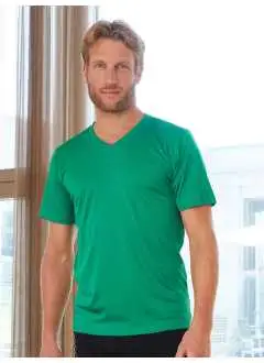 100% polyester. Single jersey finCol V. Double surpiqûre aux épaules, au cou et aux manches. Respirant,régule l'humidité. Séchage rapide. Étiquette Tear off!® détachable.