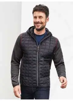 100% poliéster. Chaqueta hombre, mangas de punto en colores melange, suave y cálida, fácil cuidado, costuras planas contrastantes en las mangas, capucha ajustable internamente, cremallera oculta. 2 bolsillos later ales con cremallera, 2 bolsillos internos.
