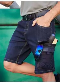 Tejido exterior: 85% algodón orgánico, 13% poliéster reciclado, 2% elastán, Insertos: 100% poliamida. Pantalones cortos en jeans, trabillas para el cinturón, triplas costuras, dos bolsillos con monedero, dos bolsillos traseros, bolsillos para herramientas.