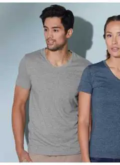 65% poliester, 35% algodón. Sigle jersey, Cuello a V. Exterior: (170 g/m²).
