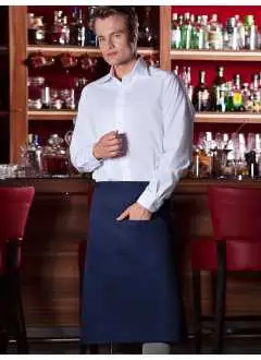 65% polyester, 35% coton. 215 g/m². Tablier de bistro classique et fonctionnel avec une lanière continue du même tissu que le tablier, couture renforcée sur les lanières du tablier pour une meilleure résistance, poche plaquée (40 x 20 cm) disposant de 2 compartiments pratiques. Dimensions: 70 x 70 cm.  Lavable à 60°C.