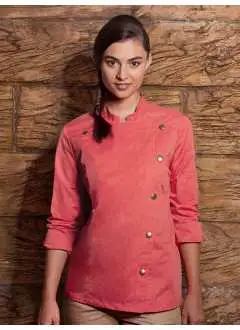65% polyester, 35% coton. 195 g/m² (vintage red: 175 g/m²). Veste de cuisine pour femme en style jeans et silhouette élancée, tissu prérétréci. Surpiqûres contrastées, fermeture asymétrique avec 5 boutons-pression, revers de poignets pourvus d'une fente, poche-stylos sur la manche gauche. Appropriée au lavage industriel.