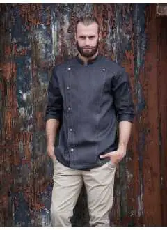 65% polyester, 35% coton. Veste de cuisine tendance en style jeans et silhouette élancée, surpiqûres contrastées pour un look jeans original, veste à fermeture asymétrique avec 5 boutons-pression pour une ouverture et une fermeture rapide, revers de poignets pourvus d'une fente, poche à stylos pratique plaquée sur la manche gauche, approprié au lavage industriel. Laver à 60°C.