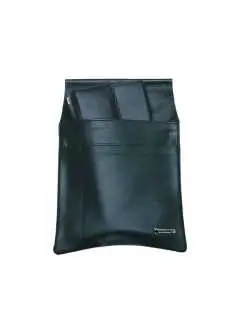 100% pelle di vacca. Fondina da Cameriere, 2 tasche ed una fessura per la penna, con passante per facilitare l'applicazione a grembiuli e cinture. Dimensioni: 16 x 22 cm (larghezza x lunghezza).