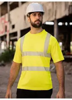 100% polyester. T-shirt haute visibilité avec bandes réfléchissantes discontinues, certifié conformément à la norme EN ISO 20471:2013 + A1:2016, couleur orange conforme aussi à la norme GO/RT 3279, Oeko-Tex® Standard 100. Deux bandes réfléchissantes discontinues de 5 cm autour du corps, deux bandes réfléchissantes discontinues de 5 cm sur les épaules, tissu doux et respirant. Durée des propriétés réfléchissantes correspondante à  25 cycles de lavage à 40°C, conformément à la norme EN. Emballage individuel en polyéthylène.
