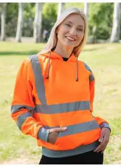 100% polyester. Sweat à capuche haute visibilité, certifié conformément à la norme EN ISO 20471:2013 + A1:2016, Classe 3, Oeko-Tex® Standard 100. Deux bandes réfléchissantes de 5 cm autour du corps, une bande réfléchissante sur les épaules et deux bandes réfléchissantes sur les manches, capuche avec cordon de serrage gris, poignets gris à côtes. 310 gsm Orange, Yellow 260 gsm Navy, Black