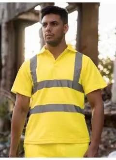 100% polyester. Polo haute visibilité, certifié conformément à la norme EN ISO 20471:2013 + A1:2016, couleur orange conforme aussi à la norme GO/RT 3279, Oeko-Tex® Standard 100. Deux bandes réfléchissantes  de 5 cm autour du corps, deux bandes réfléchissantes  de 5 cm perpendiculaires aux épaules, tissu doux et respirant. Durée des propriétés réfléchissantes correspondante à  25 cycles de lavage à 40°C, conformément à la norme EN. Emballage individuel en polyéthylène.