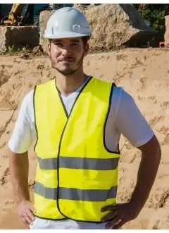 100% polyester. Gilet de sécurité de haute qualité, certifié conformément à la norme EN ISO 20471:2013 + A1:2016, Oeko-Tex® Standard 100. Deux bandes réfléchissantes transversales, réglable par double fermeture en velcro. Durée des propriétés réfléchissantes correspondante à 25 cycles de lavage à 40°C, conformément à la norme EN. Emballage individuel en polyéthylène.