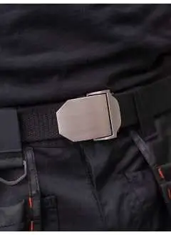 100% poliestere. Cintura da lavoro robusta, fibbia in metallo robusto, adatta a qualsiasi pantalone o tuta da lavoro. Lunghezza 140 cm, regolabile. Confezionata singolarmente.