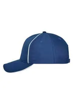 100% polyester (recyclé). 6 trous d'aération brodés, 6 lignes de points décoratifs sur le dessus, panneaux frontaux renforcés, agréable à porter grâce à son bandeau rembourré, clip de réglage en argent mat avec oeillet métallique.