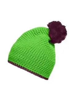 Tejido exterior: 100% poliacrilico, Forro: 100% poliéster. 85 g. Gorro con pompon y borde en contraste.