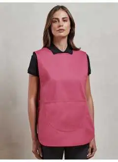 65% polyester, 35% sergé de coton. Tunique avec poche plaquée avec bords biais de la même couleur, attaches latérales réglables par les boutons pression,bords biais de la même couleur, Lavage domestique 60°C, 85°C en machine à laver industrielle.