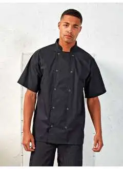 65% poliestere 35% cotone twill. Giacca da Chef dal tessuto morbido, collo alla coreana con impunture, manica corta, bottoni a pressione, stile unisex. Lavabile a 60°C.