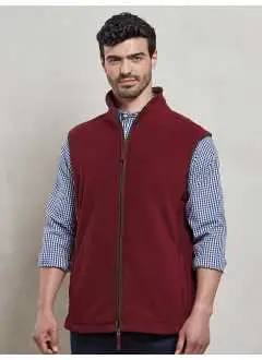 100% poliestere. Gilet da uomo con dettagli a contrasto. Zip intera bidirezionale, tasche laterali con zip, pannelli frontali e posteriori.