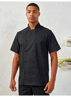 65% poliestere, 35% cotone. Giacca da chef a maniche corte con collo alla coreana, chiusura a strappo con dieci bottoni, doppio taschino porta-penne, dorso Coolchecker®.