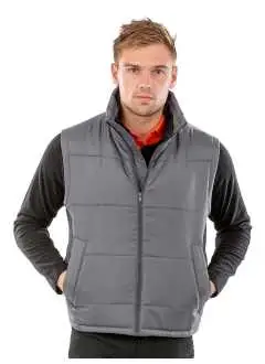Extérieur: 100% polyester, Intérieur: 100% polyester. Bodywarmer légèr idéal à porter avec une polaire. Zip complet, deux poches devant et poches internes. Séchage facile. Coupe de l''arrière et des emmanchures élégantes et confortables.