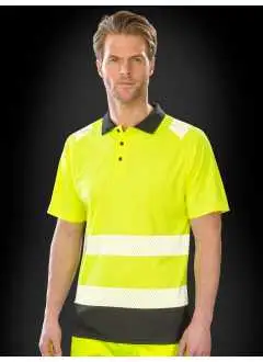 100% poliestere riciclato, colletto 100% poliestere. Polo di sicurezza elasticizzata e traspirante con dettagli riflettenti e strisce di sicurezza stampate, pattina a 3 bottoni, colletto elastico a costine, traspirante e ad asciugatura rapida, colletto e orlo inferiore neri. EN ISO 20471: 2013+A1:2016 Class 2.