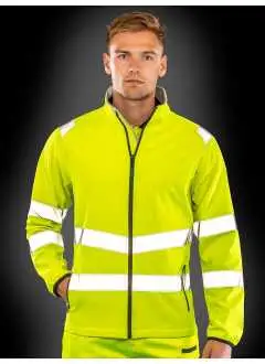 Tissu extérieur : 100% polyester recyclé, Tissu intérieur : 100% polyester micropile. Softshell à 2 couches. fermeture à glissière frontale avec protection du menton et fermeture à glissière, bandes de sécurité de 50 mm cousues sur le corps, poignets élastiques noirs, coutures décoratives, poches latérales avec zip. Résistant à l'eau, respirant et coupe-vent. Étiquette déchirable.
