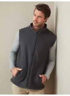 100% polyester (anti-pilling). Polaire avec Zip ton sur ton (sans contact avec la peau), coutures latérales et deux poches frontales. Cordon de réglage à la taille.