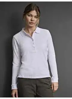 95% organic coton peigné, 5% élasthanne. Polo micro piqué, manches longues avec poignets, patte de col fine, coupe ample fashion, double pré-rétrécissement, bande d'épaule à épaule, col en tricot plat avec lycra. Coupe féminine.